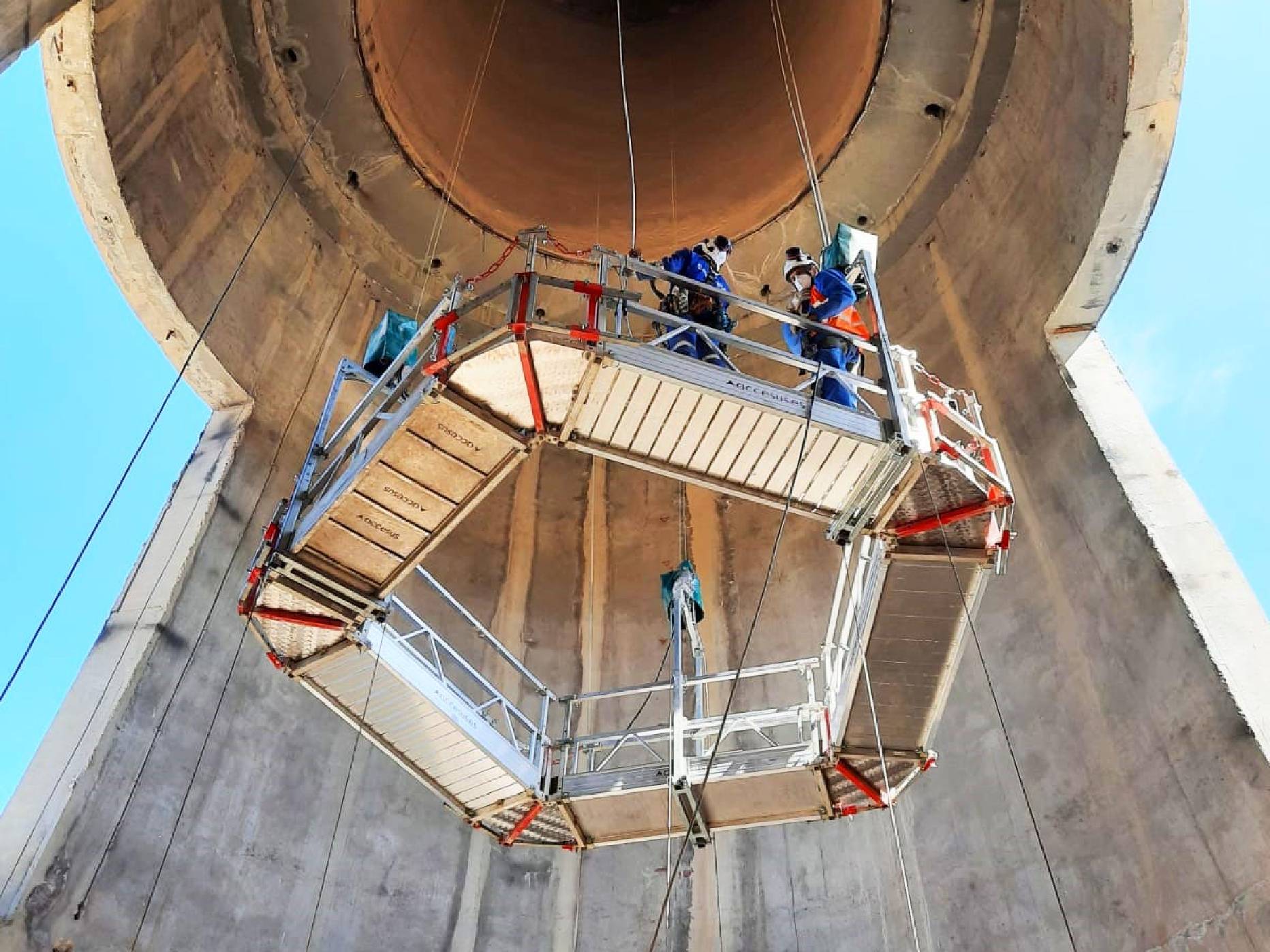 /andamios-colgantes-angulares-estandares-trabajos-mantenimiento-interior-silo